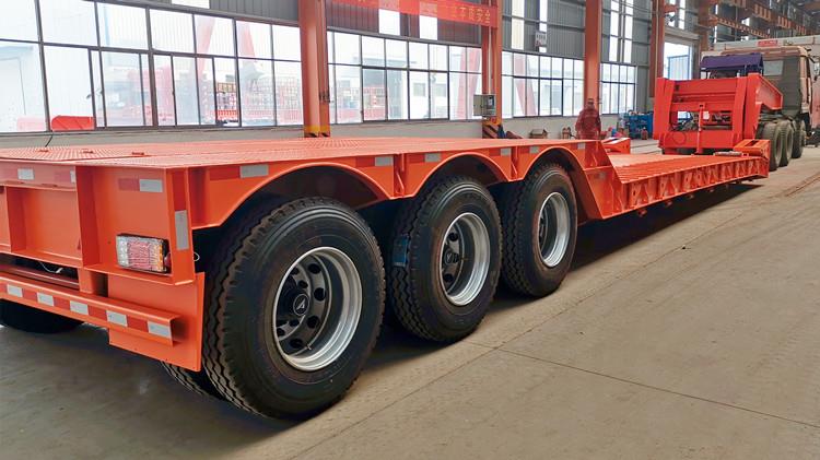 3 Axle 50 Ton Detachable Lowboy Gooseneck Trailer for Sale